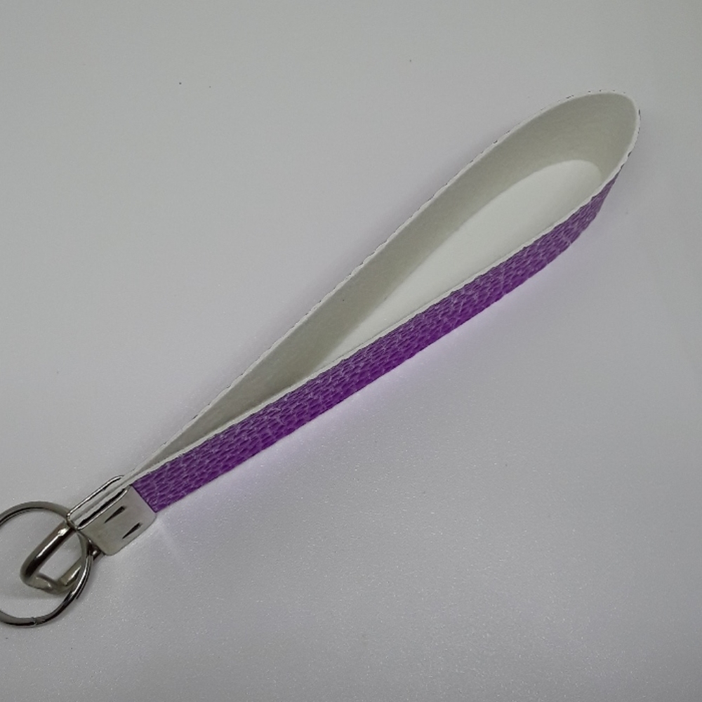 Purple wristlet keychain - Picture 2 of 5